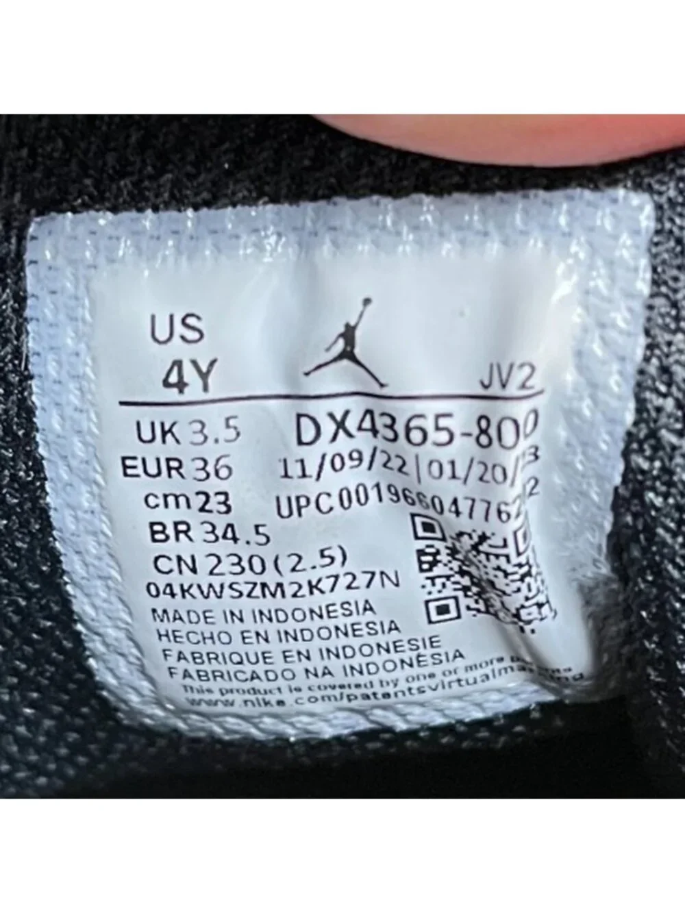 Nike Air Jordan 1 Mid Boys Size 4Y White Peach Athletic Leather Shoes Sneakers